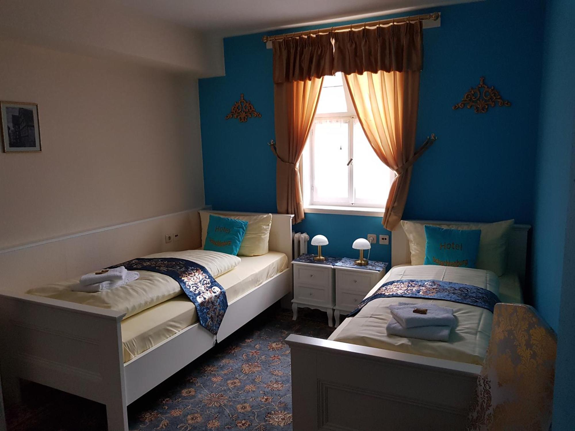 Hotel & Cafe Schachtenburg ชลิตซ์ ภายนอก รูปภาพ